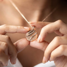 Load image into Gallery viewer, Wave Necklace