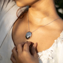 Load image into Gallery viewer, Pebble Necklace